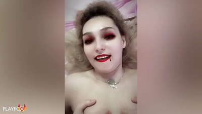 Ivan Helsing hard fucks vampire sexy u jiġi fuq ħmarha