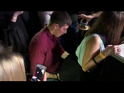 ❤️ Sess reali f'nightclub Russu. Tfajla Russa ta’ 18-il sena fl-anus u l-vaġina fucked f’nightclub ️❌ Porn ta' kwalità lilna mt.porn-evooli.ru